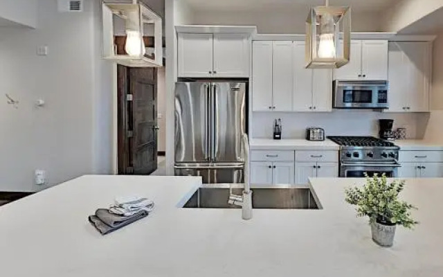 3793 Blackstone Drive Condo Unit 1G
