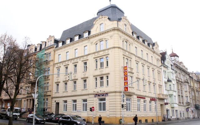 Hotel Adria вид на фасад