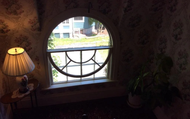 coach house inn llc
