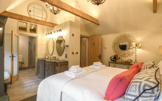 Holly Lodge