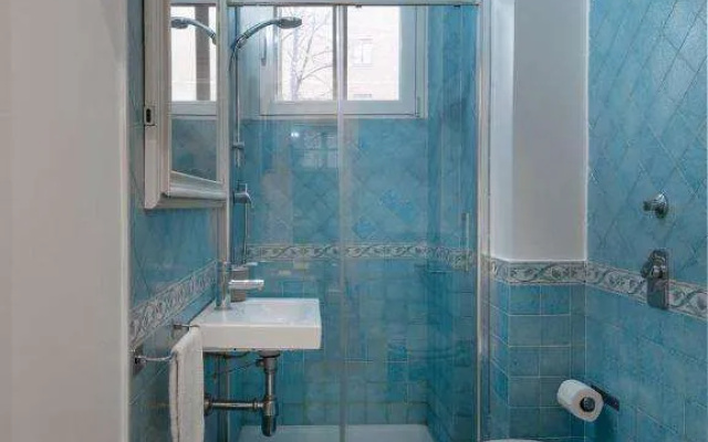 Room Milano via Tortona