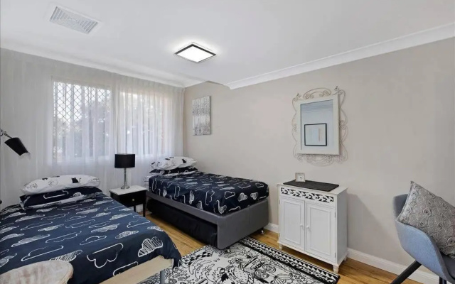 Spacious 2BR near The Entrance Beach - 7Min Walk!