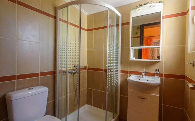 Kyparissia Garden Retreat - Premium Family Suite