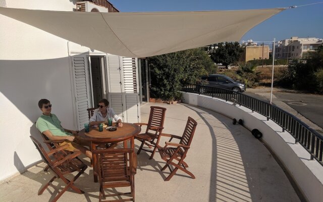 Отель Katka Hostel Paphos Кипр, Пафос - отзывы, цены и фото номеров - забронировать отель Katka Hostel Paphos онлайн балкон