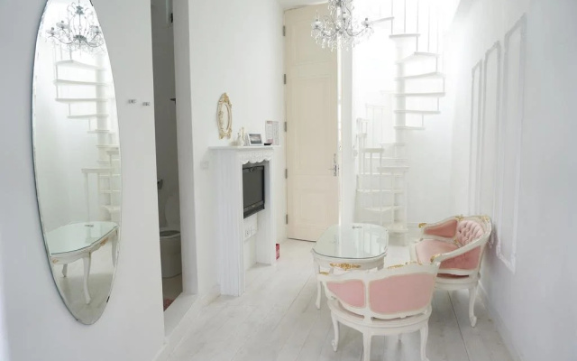 Milk White Homestay