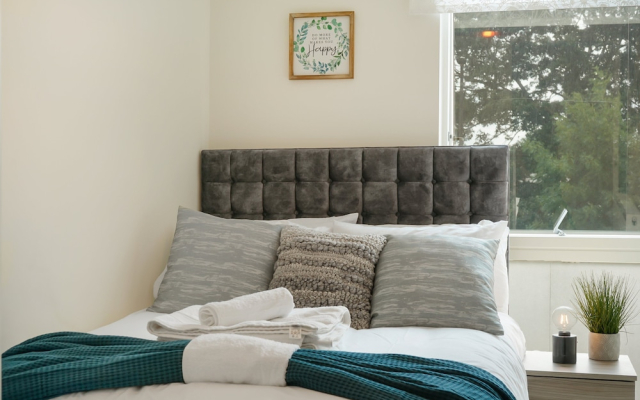 Stylish 2-Bed Flat Near Central London