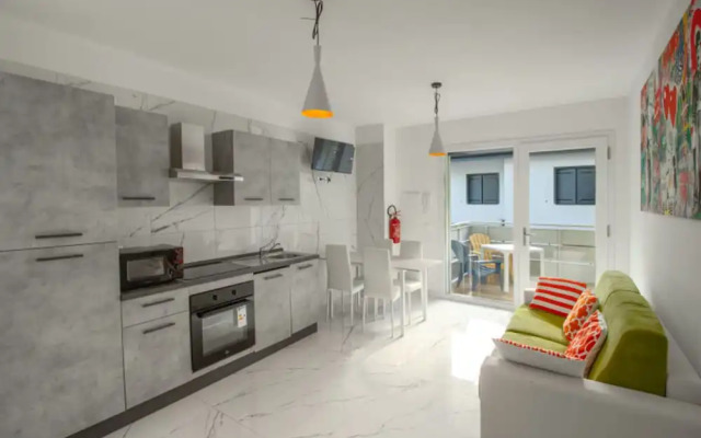 Elegant Apartment With Shared Pool