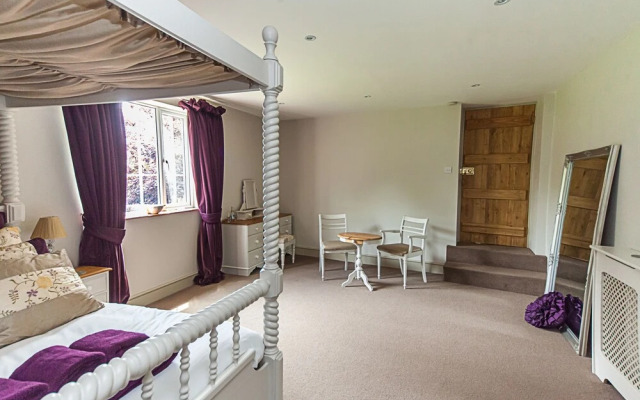 Stoodleigh Court Coach House B & B
