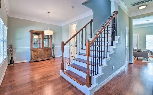 Spacious Houston Home ~ 16 Mi to NRG Stadium!