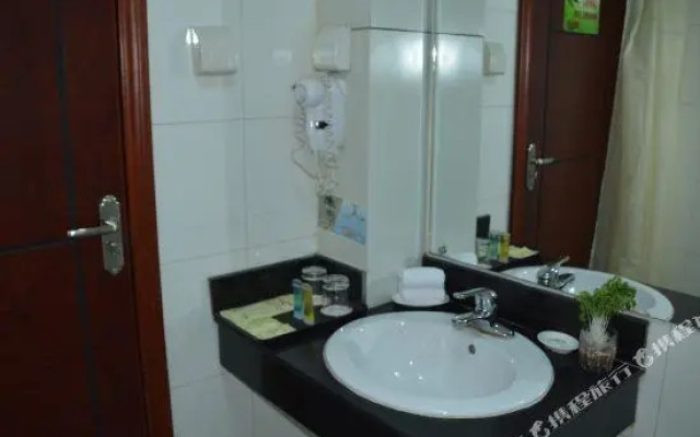 Dingxi Fengcheng Hotel
