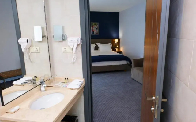 Avenue Hotel