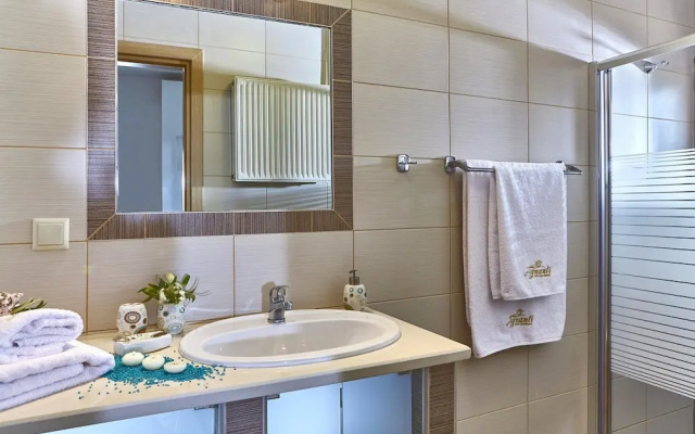 Bright Family Apartment With Shared Pool RU