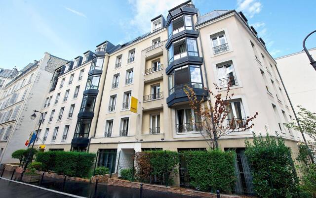 Отель Staycity Aparthotels Gare de l Est вид на фасад