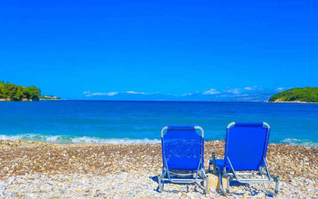Cochelli Upper Pool Walk to beach AC WiFi