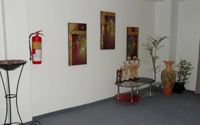 The Lounge Hotel