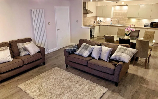 Modern 3 Bedroom Home Near Haymarket