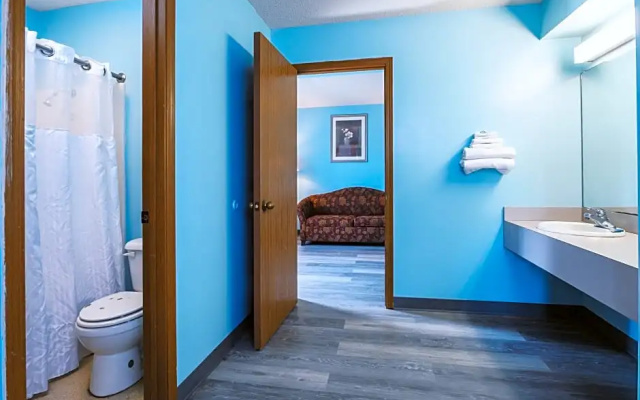 Blue Way Inn & Suites Wellington