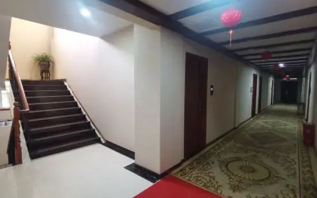 Dengfeng Zhonggang Business Hotel