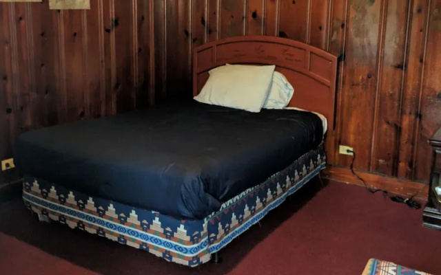 Colonial Inn
