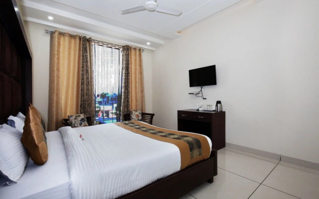 OYO 4897 Hotel The 13een