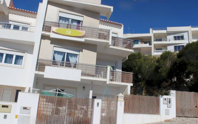 Хостел Ericeira Chill Hill Hostel & Private Rooms вид на фасад