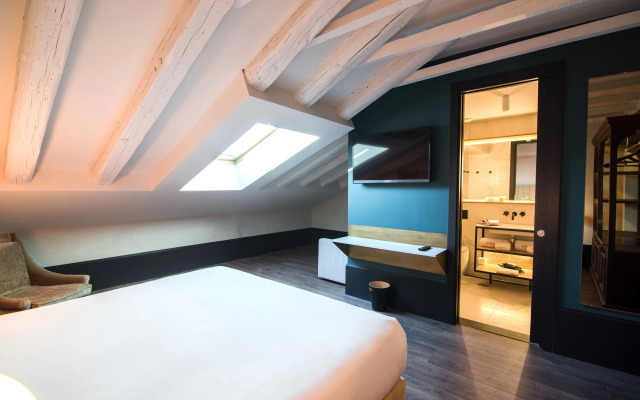 ICON Wipton by Petit Palace