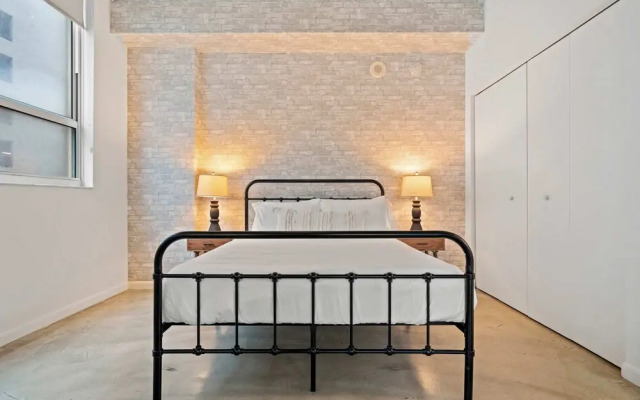 Stylish City Loft Downtown Steps to Bayfront Park