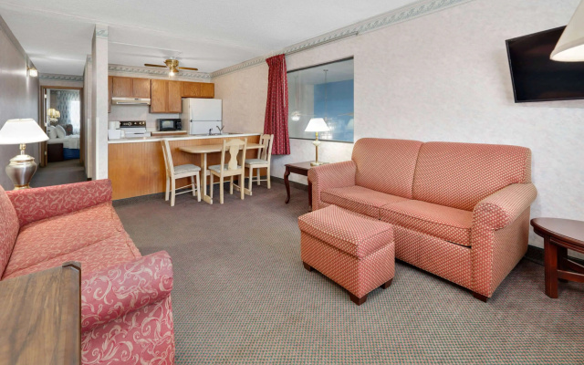 Days Inn & Suites by Wyndham Bentonville