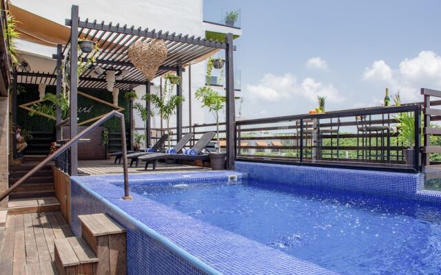Отель Maui Suites by GuruHotel Мексика, Плая-дель-Кармен - отзывы, цены и фото номеров - забронировать отель Maui Suites by GuruHotel онлайн бассейн