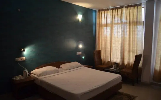 Hotel Shine 72