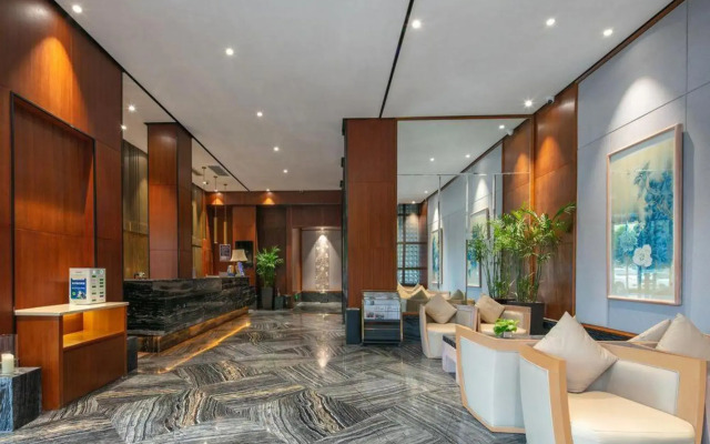 Shangyue Light Luxury Hotel (Changsha South Railway Station Desiqin Plaza)