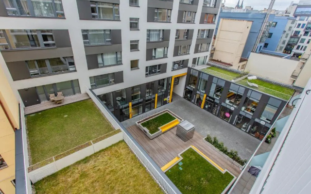 Spacious Terrace Apartment with free private parking
