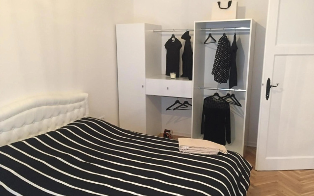 Bright Apartment Central