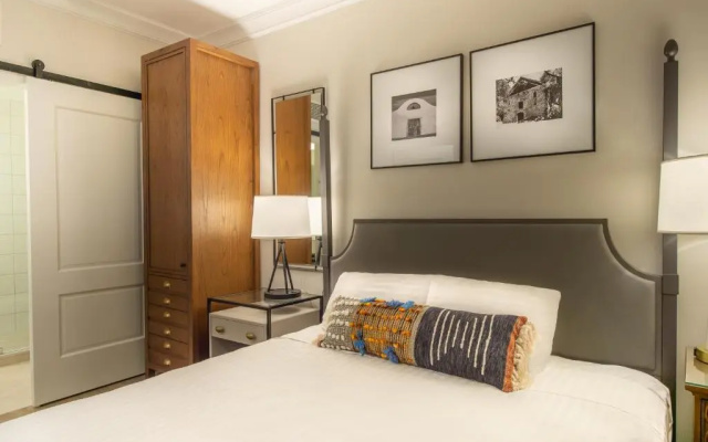 Hotel E