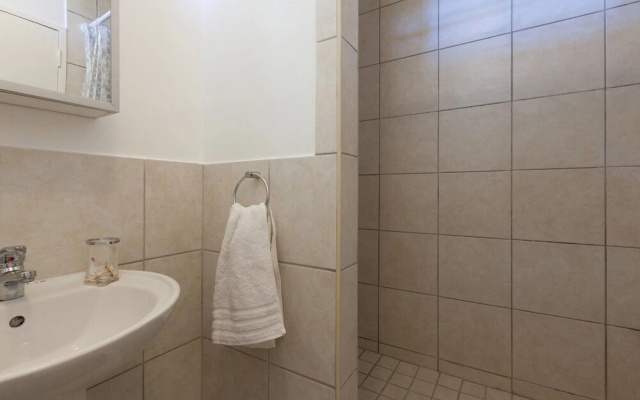 Four Seasons Apartments by CTHA