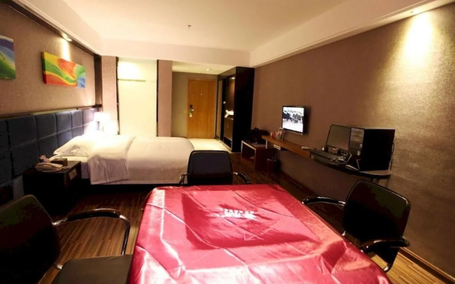 By Ron Hotel
