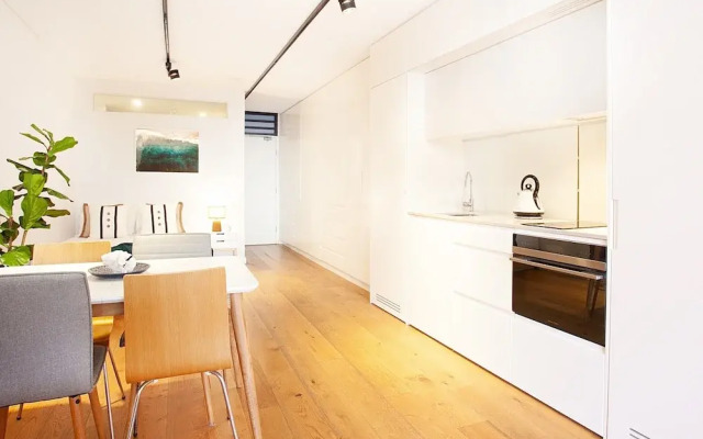 Stylish Studio With Balcony Near Darling Square