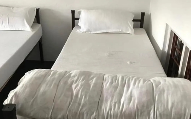 Lakeside Backpackers Hostel