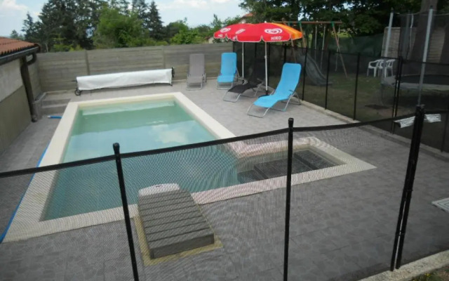 Gîte Saint-Haon-le-Châtel, 4 pièces, 6 personnes - FR-1-496-21