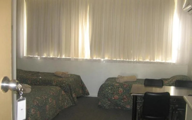 Golden Hills Motel