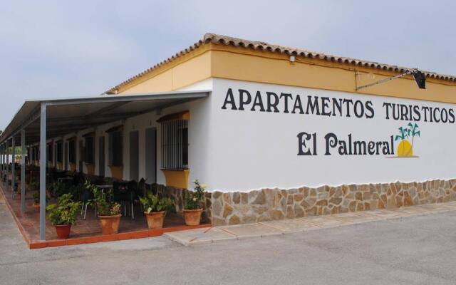 Отель Apartamentos El Palmeral Испания, Кониль-де-ла-Фронтера - отзывы, цены и фото номеров - забронировать отель Apartamentos El Palmeral онлайн вид на фасад