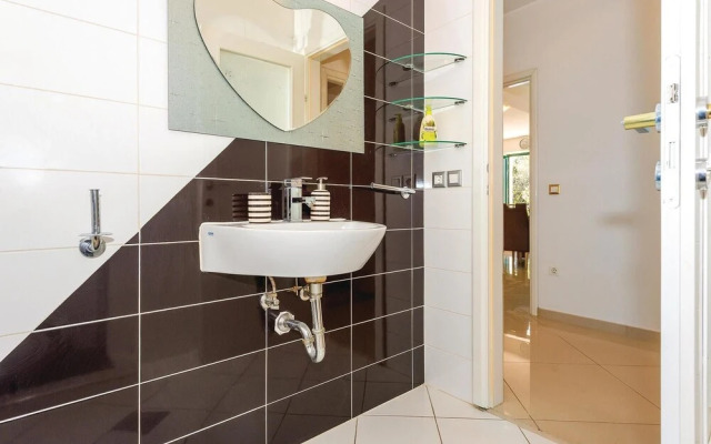 Nice Home in Rogoznica With Wifi and 3 Bedrooms