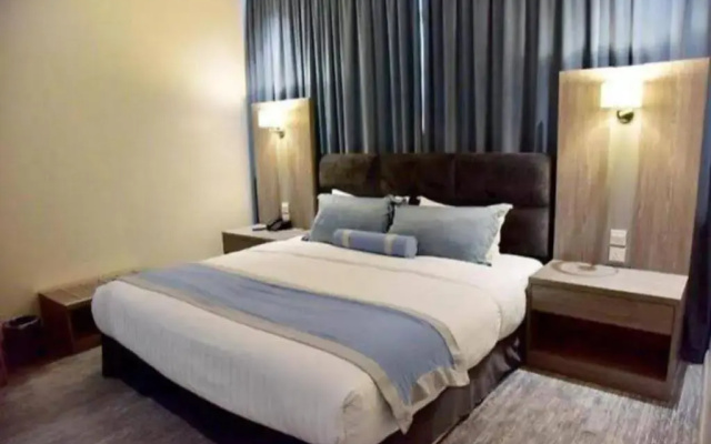 Lian Park Hotel