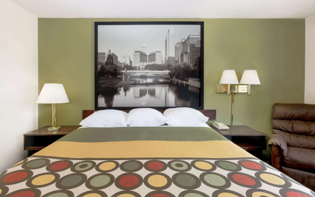 Super 8 by Wyndham Norfolk