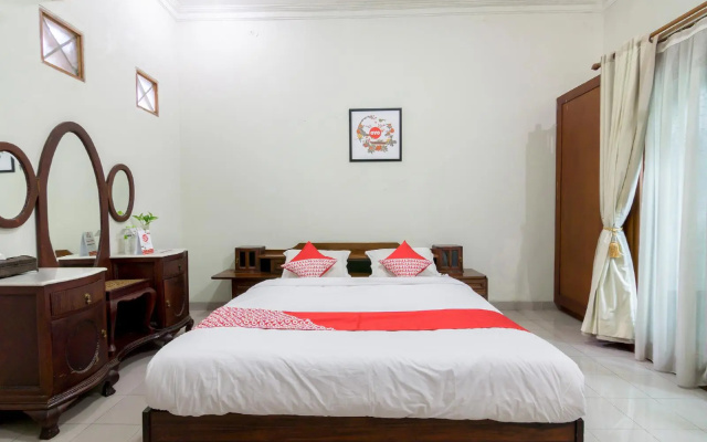 Oyo 1059 Roemah Oma Guest House