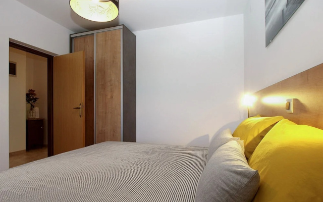 Apartment 1868