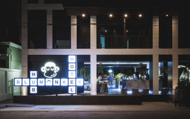Blu Monkey Hub and Hotel Phuket Пхукет вид на фасад