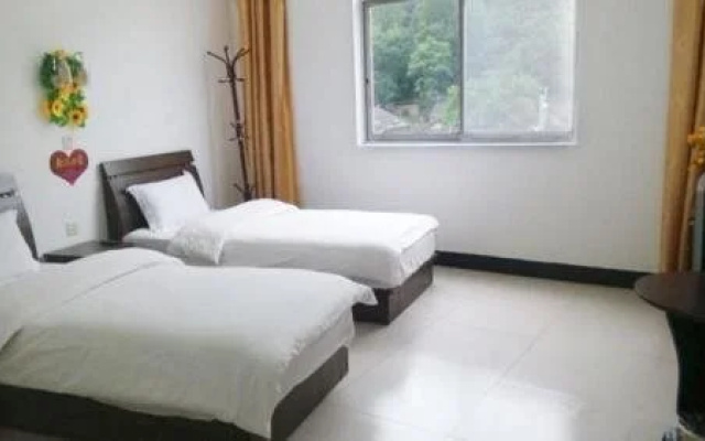 Shangluo Jinsi Gorge Julong Hotel