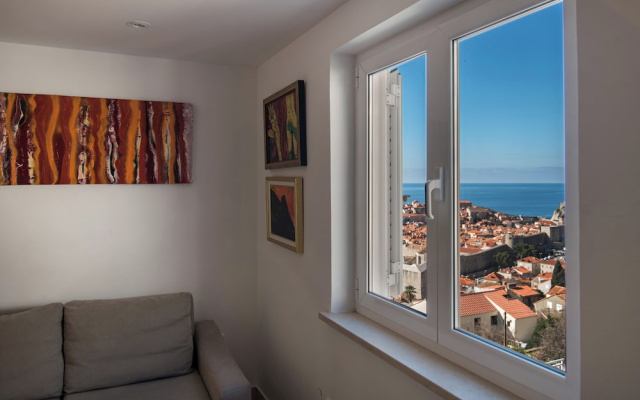 Adriatic Gallery Apartment by DuHomes