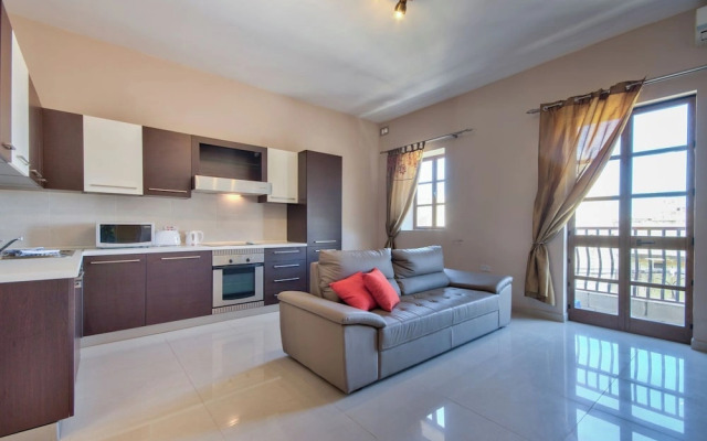 Spacious Light Filled Apartment With Balcony